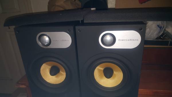 Excellent Condition Bowers Wilkins 686 pair speakers 1