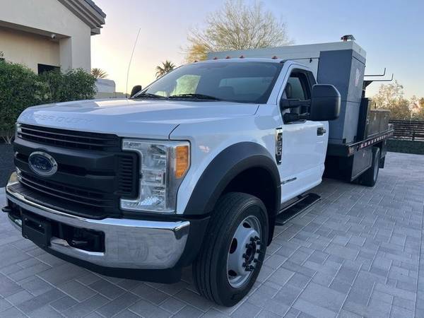2017 Ford F-550 - Photo 2