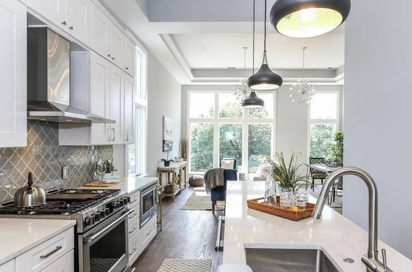 $3,500 / 2br - 1250ft2 - Updated 2 bed/2 bath PENTHOUSE w/ PRIVATE roof (Petworth, DC)63822294102275121