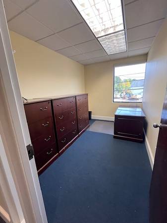 $500 Sunny single room OFFICE in great NEWTON location! (Newton)64213548278659120