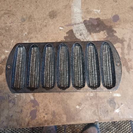 Lodge Cast Iron - 7 Ear Corn Bread Pan 1