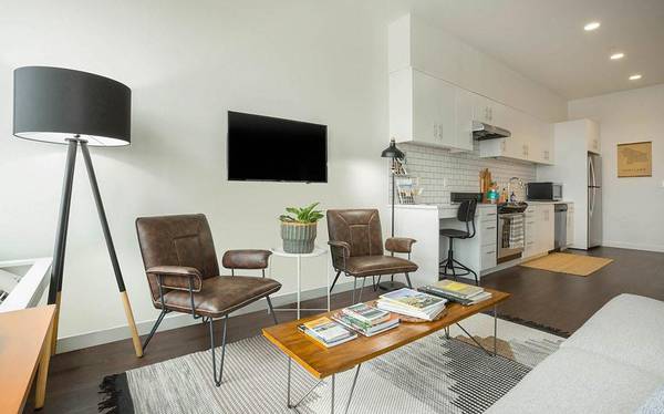 $1,532 / 580ft2 - Controlled access vehicle and bike parking, Quartz countertops (In the heart of Slabtown)63672619077507122