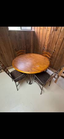 Round Dining Table 1