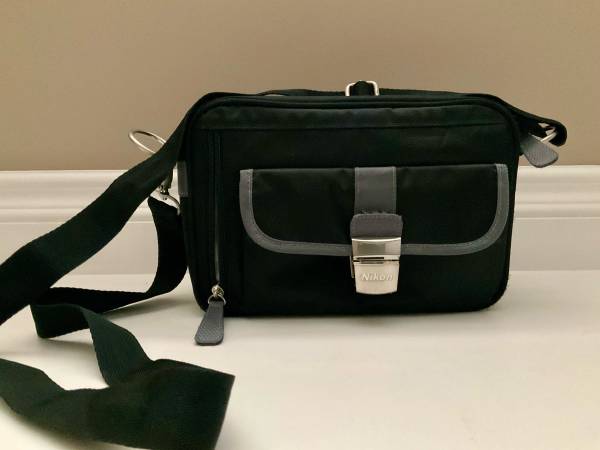 Genuine DeLuxe NIKON small, quality Camera Bag  New 1