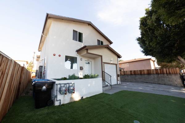 $650 Clean men's shared rooms with amenities (South Los Angeles)63840111621763121