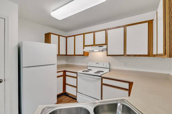 🌲 NOT YOUR AVERAGE APARTMENT COMMUNITY — DISCOVER GREENS! 1