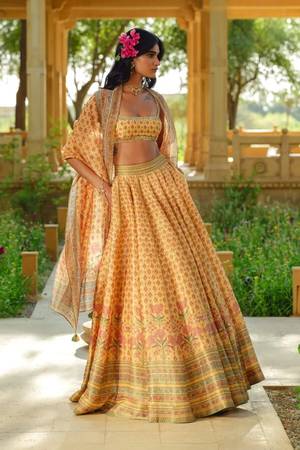 pre-wedding shoot dresses for rent 1