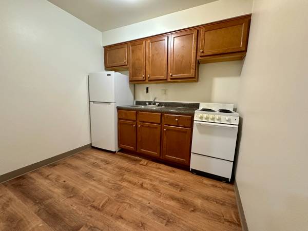 Incredible One Bedroom in Greentree with A/C & Off-Street Parking! 1