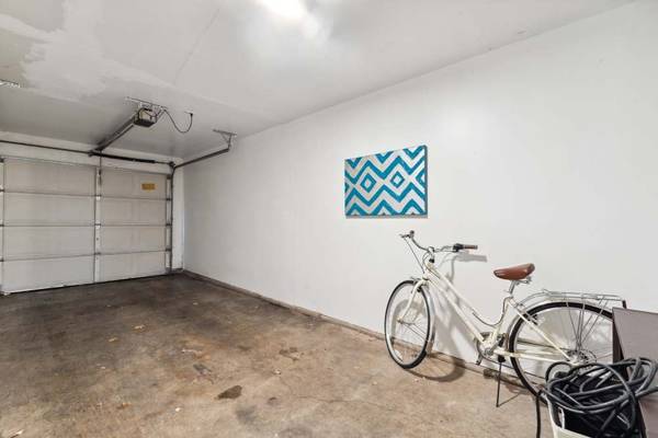 $1,628 / 1br - 560ft2 - Detached Garages, In-Home Washer & Dryer, Fireplace (11103 SW Davies Rd, Beaverton, OR)64038885962625124