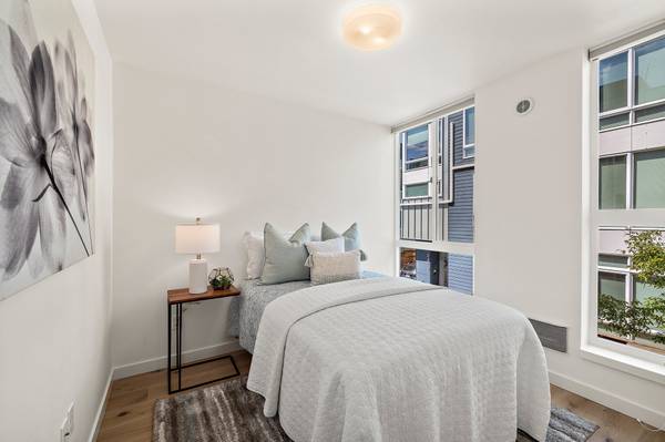 $1,650 / 1br - Ballard townhome looking for housemate! (Ballard)63934288917763123
