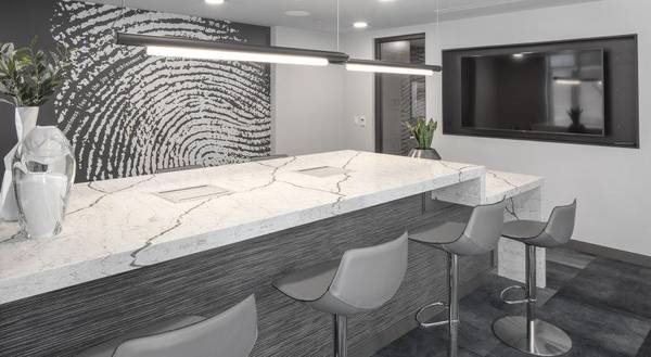 $1,575 / 1br - 693ft2 - ¡La vida perfectamente amigable con mascotas te espera! (Downtown Portland)63999455308034124