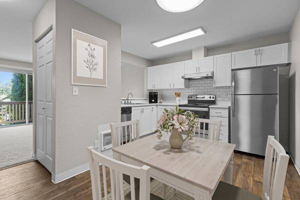 $2,125 / 2br - 910ft2 - Rare Opportunity: 2 BR/2 BA with Comfortable Courtyard (Federal Way)63862286995329120