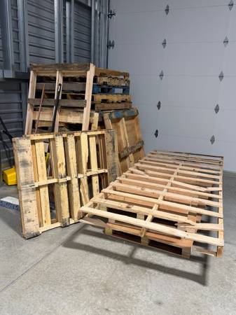 FREE PALLETS 1