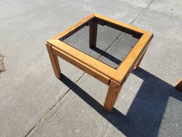 Oak end table 1
