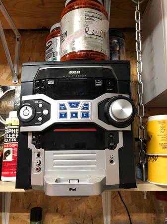 RCA 5 cd changer AM FM Stereo 1