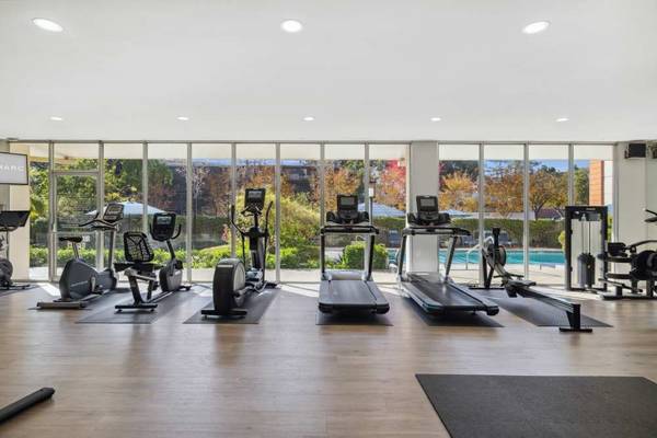 $5,916 / 2br - 945ft2 - Heated Swimming Pool Open Year Round, High Ceilings (palo alto)63852073231491122