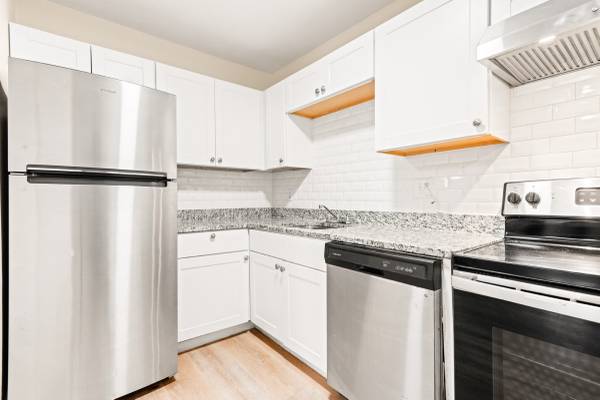 $2,150 / 2br - 850ft2 - 2 bed at 77 Arlington St (Framingham)63996544682371122