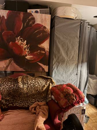 Comfortable furnished , quiet , in a matured environment 1