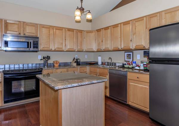 $1,895 / 2br - Short Commute to the City, State-of-the-Art Fitness Center | Tigard (Tigard)63999452572931122