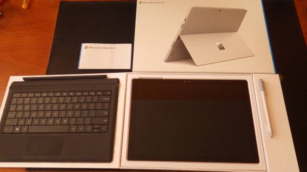 Microsoft Surface Computer with keyboard and pen 1