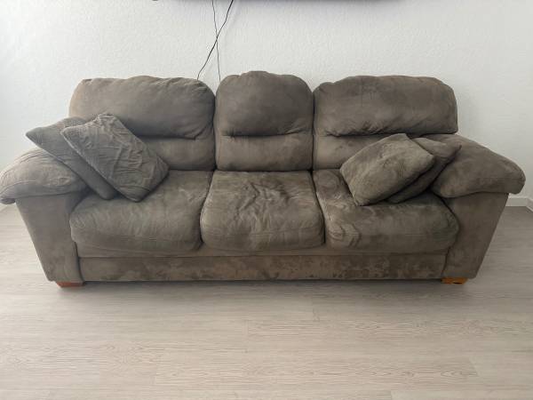 Free Couch 1