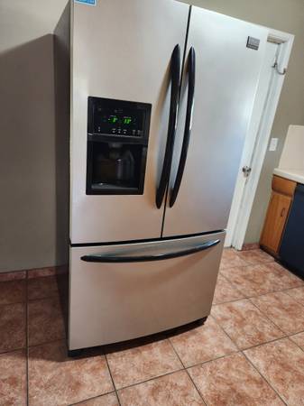 Refrigerator 1