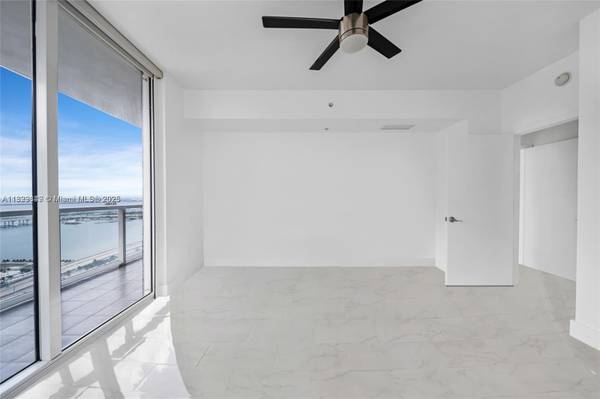$2,950 / 1br - 806ft2 - Beautifully Upgraded Unit in the Heart of Downtown! (Vizcayne- Downtown)64001848328578120