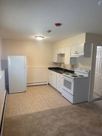 $1,150 / 350ft2 - Bright first floor efficiency apartment (Warwick -Hoxsie)64002828757890121