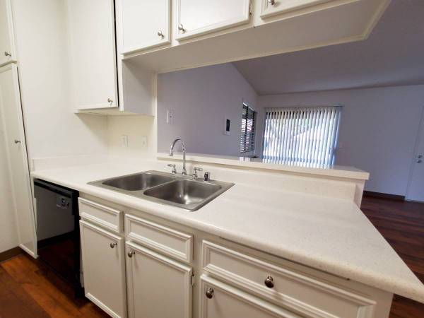 $1,700 / 1br - Indian Springs! Downstairs 1x1! Sparkling Pool & Spa! (El Cajon)63841344176771122