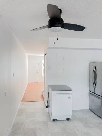 Ocean-Side Lifestyle: Updated 3-Bedroom in James Bay 5