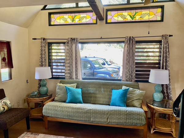$280 / 1br - Gingerbread House in the middle of ALL nor (Paia)63939391840898121