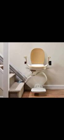 Acorn Superglide Stairlift- Excellent Like New, Right side-11 steps 1