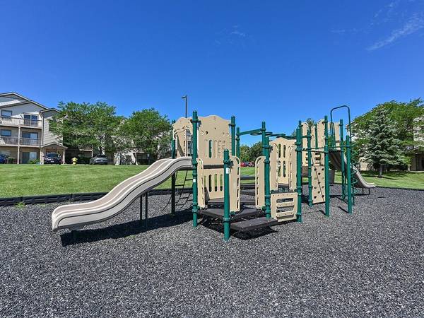 $1,715 / 2br - 940ft2 - 🌞Immediate Availability and Limited Time Special 🏡 (Waukegan, IL)63774346420865122