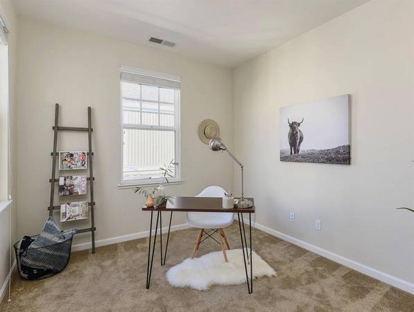 $3,595 / 3br - Petaluma - Vibrant Three Bed - 24-Hour Emergency Maintenance (Petaluma)63857952109185122