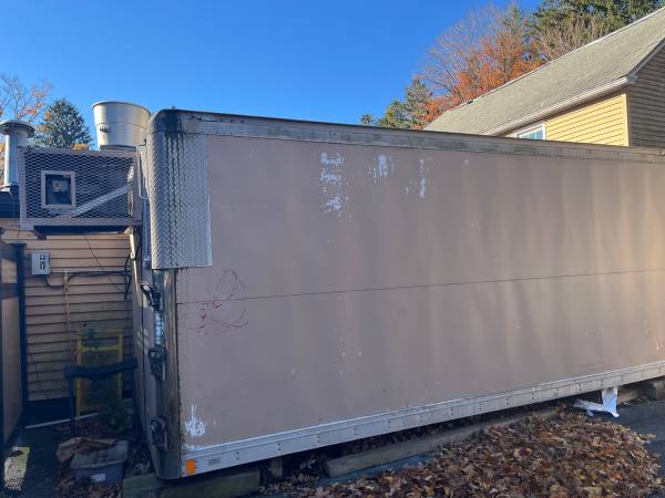Refrigerated truck body 1