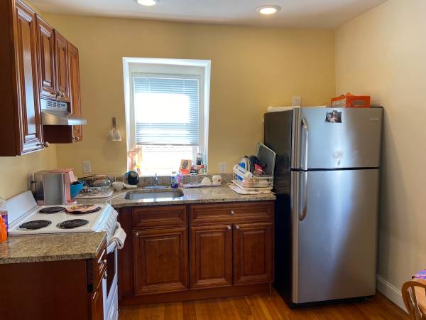 $1,860 / 1br - 700ft2 - Newly Renovated - Sunny Spacious One Bedroom Apartment (Malden Center)63856229644417120
