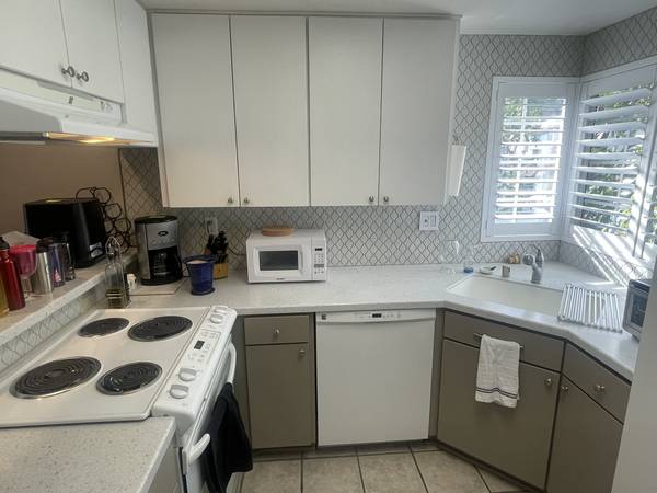 $3,495 / 2br - 1110ft2 - ¡Hermoso departamento en el piso superior! (Pacific Beach)63819155730049123