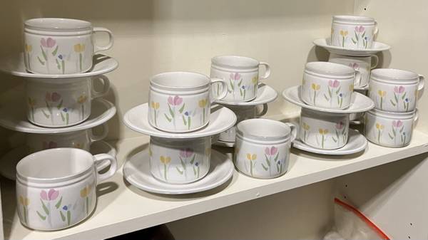 Studio Nova 16 Stoneware Cups + 12 Saucer Plates 1