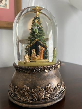 Snow globe 1