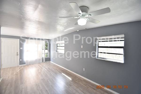$2,095 / 3br - 1155ft2 - 9432 84th Street ~ Big lot & large, fenced backyard!! ~ (Seminole)63991084388099122