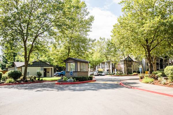 $1,989 / 2br - 915ft2 - 2 bedroom, Wood Burning Fireplace, Outdoor Pool & Spa (25102 62nd Avenue South, Kent, WA)63814736165889124