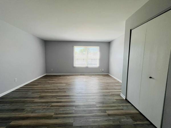 $1,850 / 3br - Gorgeous 3 Bedroom, 1 Bath, Upper Apartment (Kenosha)63774369137153124