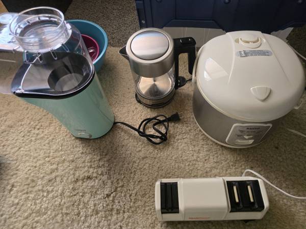 4 kitchen appliances sold together 1