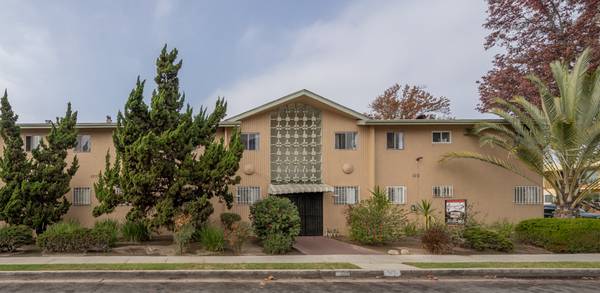 Awesome Studio * Spacious living area and a well-designed kitchen! * 1