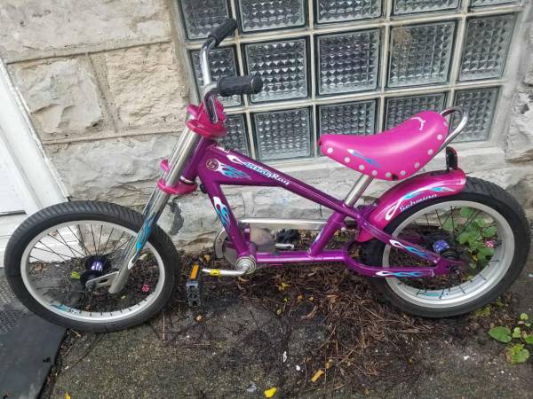 Schwinn Stingray kids front 18" rear 16x3 with matching training wheels 1