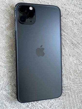 Iphone 11 Pro Max, 64 GB, Unlocked, in excellent condition 1