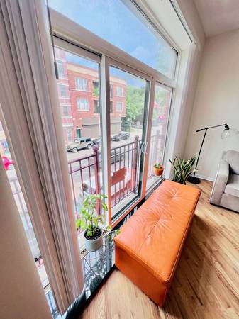 $2,995 / 3br - $500 OFF: 3BR in GREAT Uk Village Location (Ukrainian Village / Wicker Park)64041646999042121