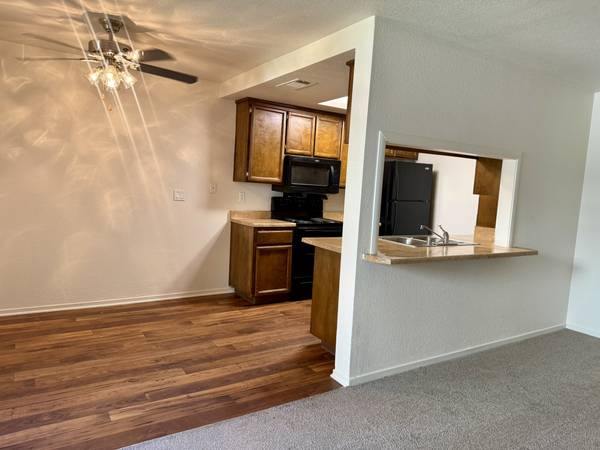 $1,601 / 2br - 940ft2 - Washer/Dryer in Unit63790861508483124