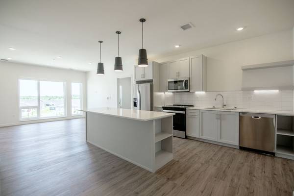 $1,672 / 1br - 649ft2 - Sala de entrega de paquetes, lavandería en la unidad, 1/BD (2903 Kamrose Dr, Bismarck, ND)63826176848259124
