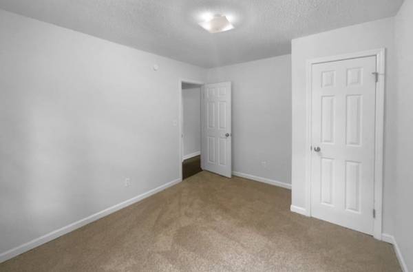 $800 / 3br - 1011ft2 - All Mercedes, Volvo, Amazon, Nurses, Boeing, and Retirees Welcome (Summerville)64015947565570123